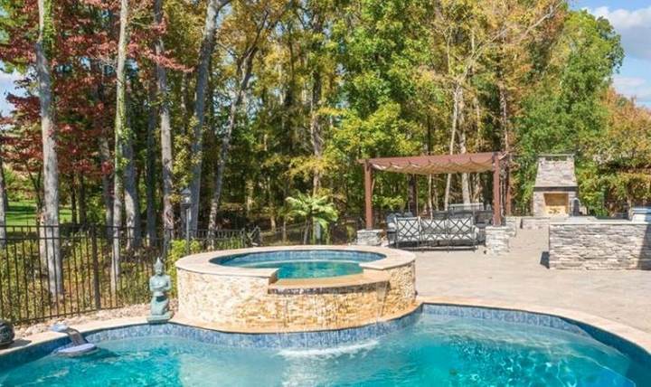 Outdoor Patio & Pool Deck
