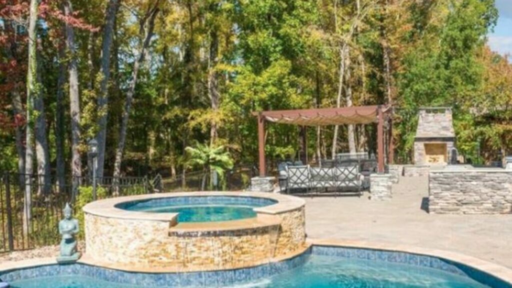 JH Landscape Fire Place & Outdoor Kitchen