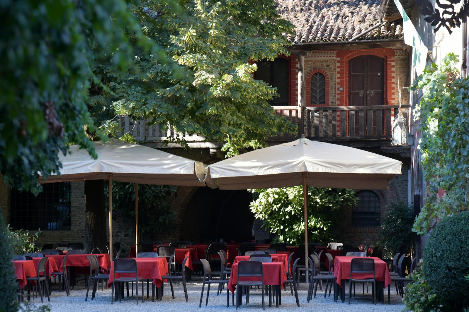 Retractable Awnings: Flexibility and Convenience
